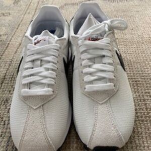 Brand New Nike Summit women's size 8